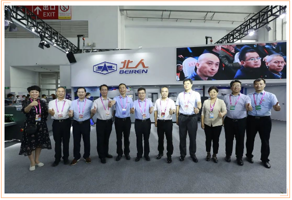 京城機(jī)電黨委書記、董事長(zhǎng)阮忠奎一行蒞臨北人智能工廠開放日和主展館