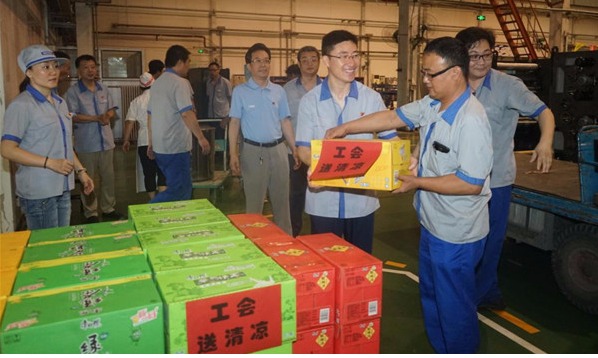 炎炎夏日送清涼 貼心關(guān)愛入心田——北人智能工會“送清涼”活動簡訊